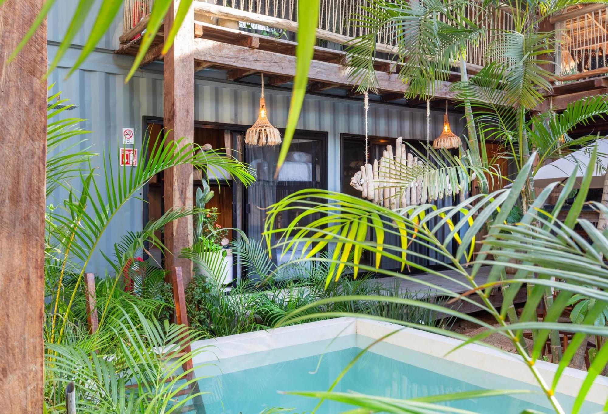 Meteora & Coffeehouse Tulum