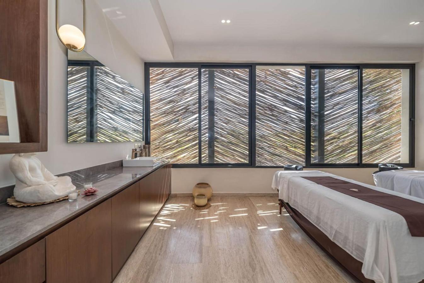 3br Penthouse With Private Plunge Pool *