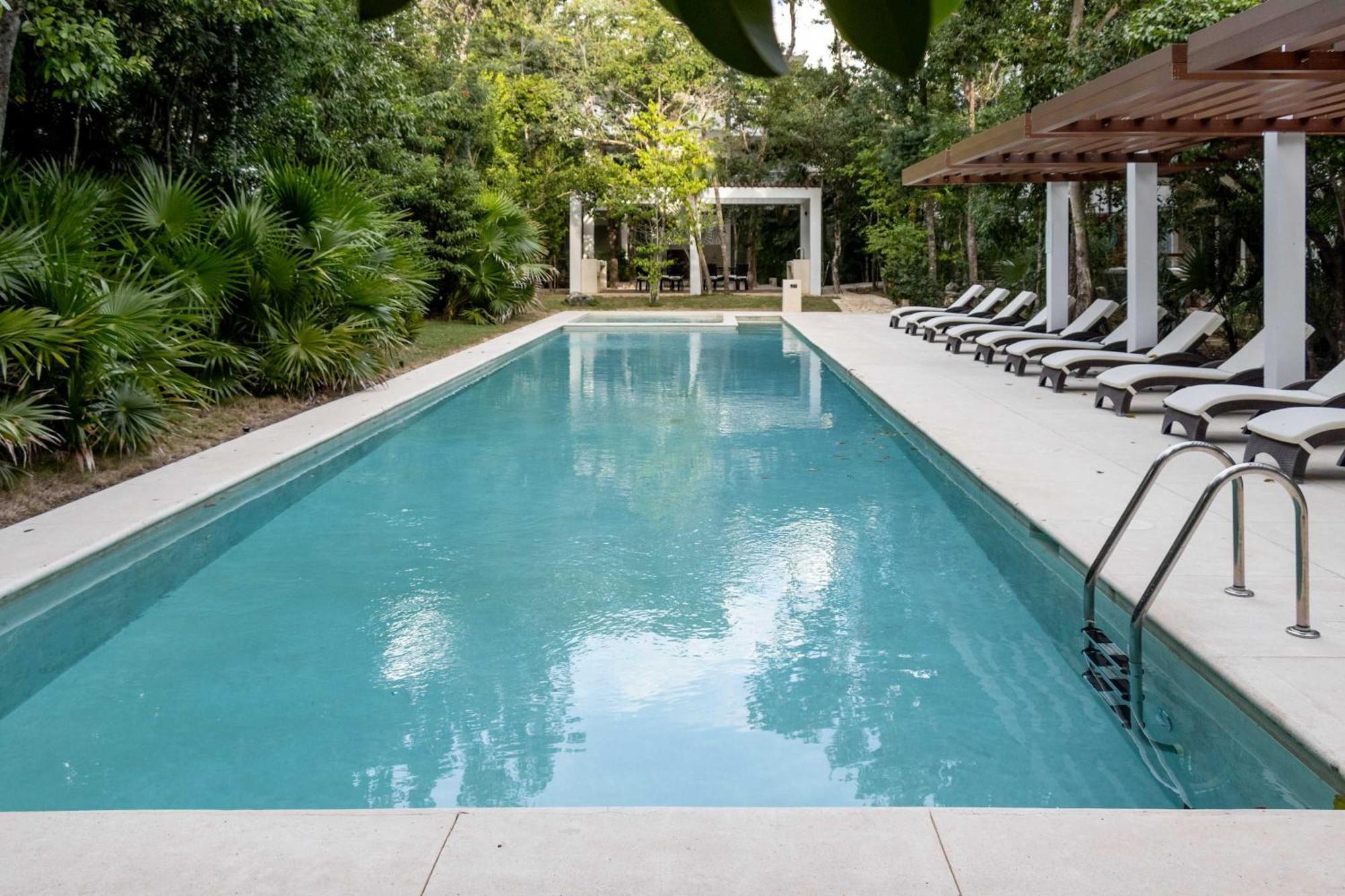 Modern With 2 Bdr Gym & Pool Apartment