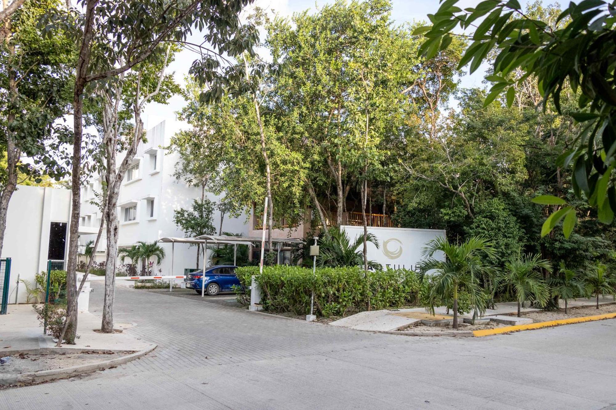 Modern With 2 Bdr Gym & Pool Apartment *