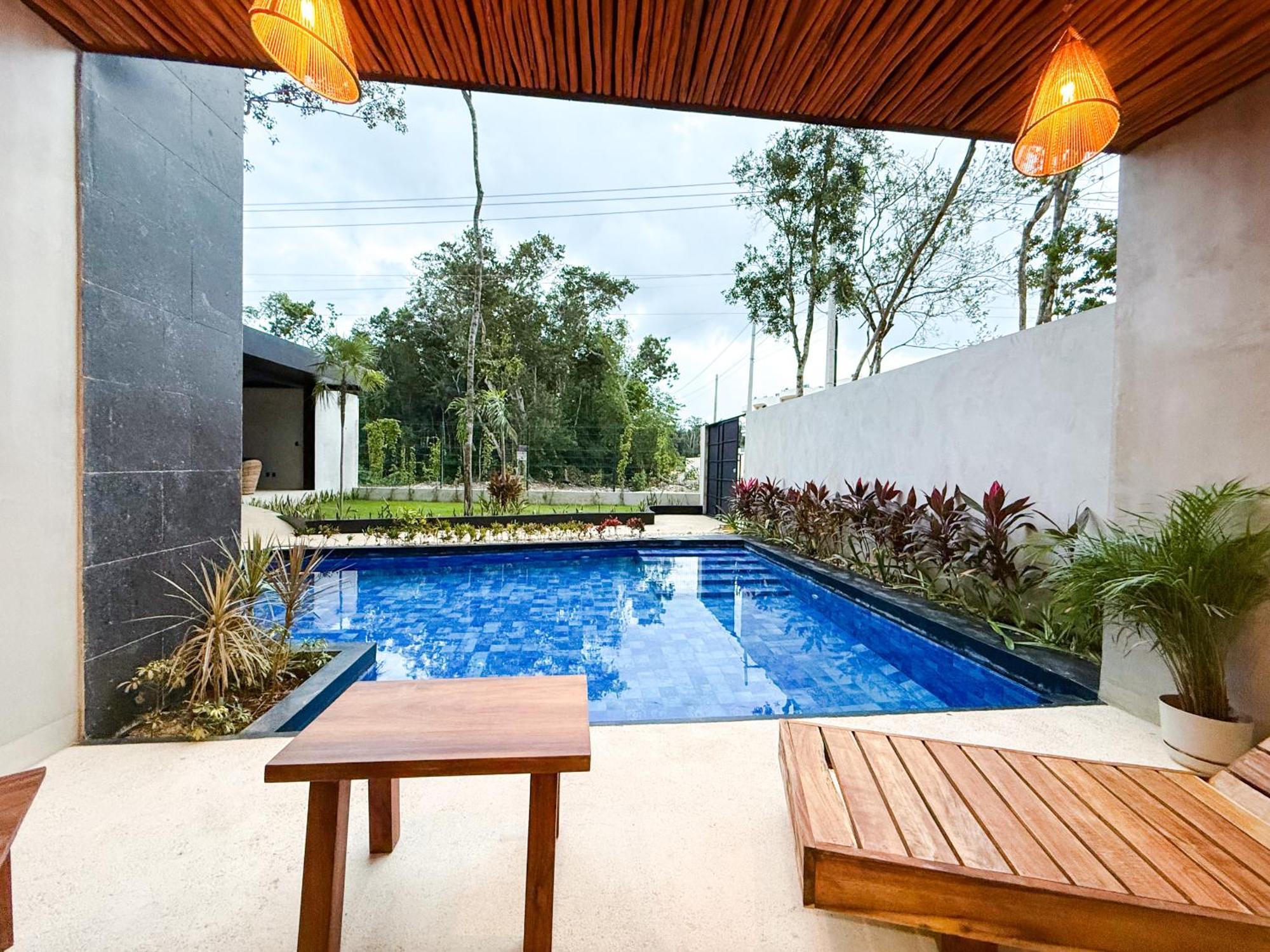New Swim-up King Bed Wifi *