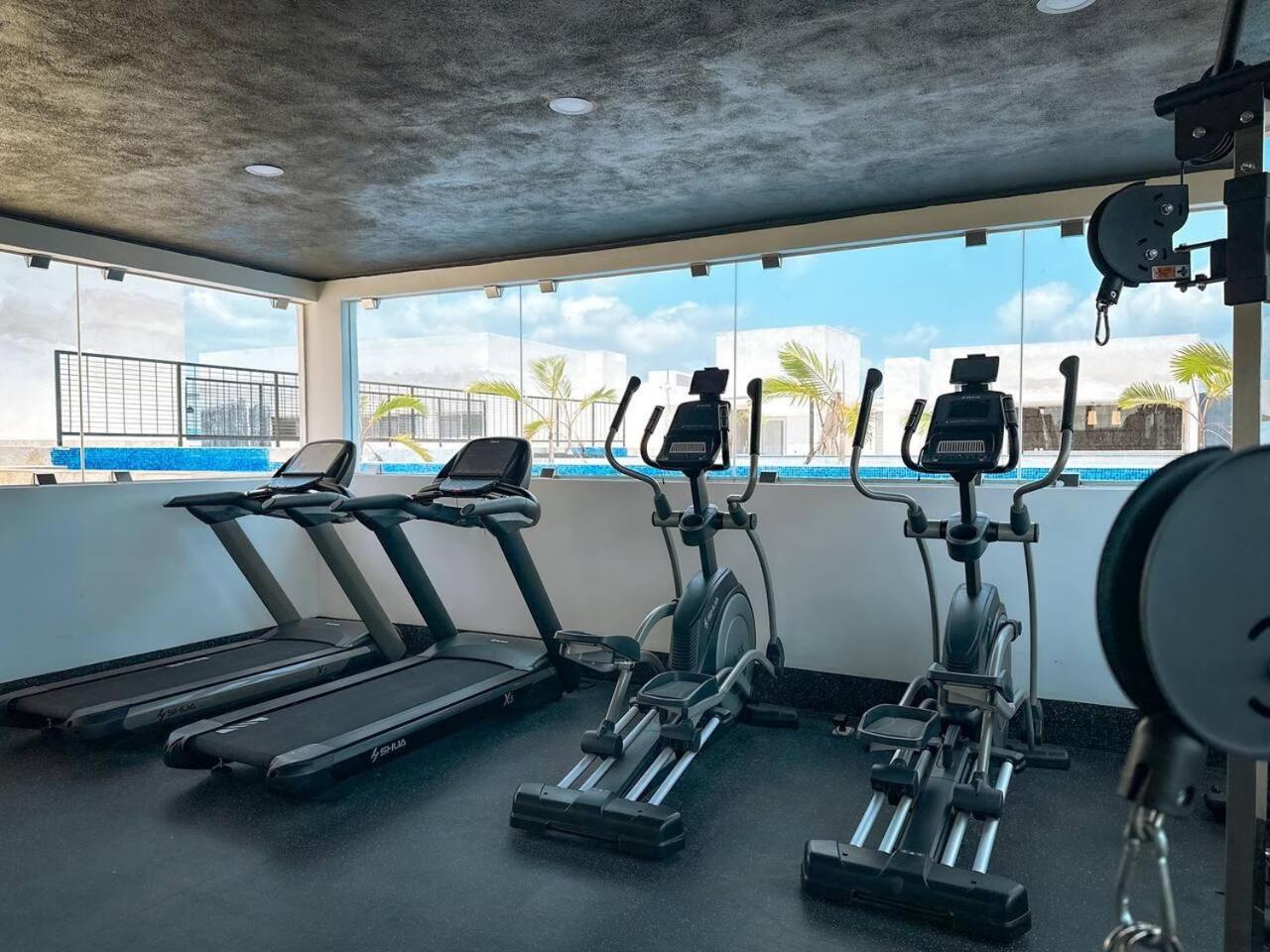 Casa de férias King With Private Balcony, Gym, Rooftop Pool *