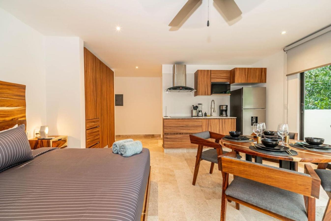 King With Private Balcony, Gym, Rooftop Pool * Tulum