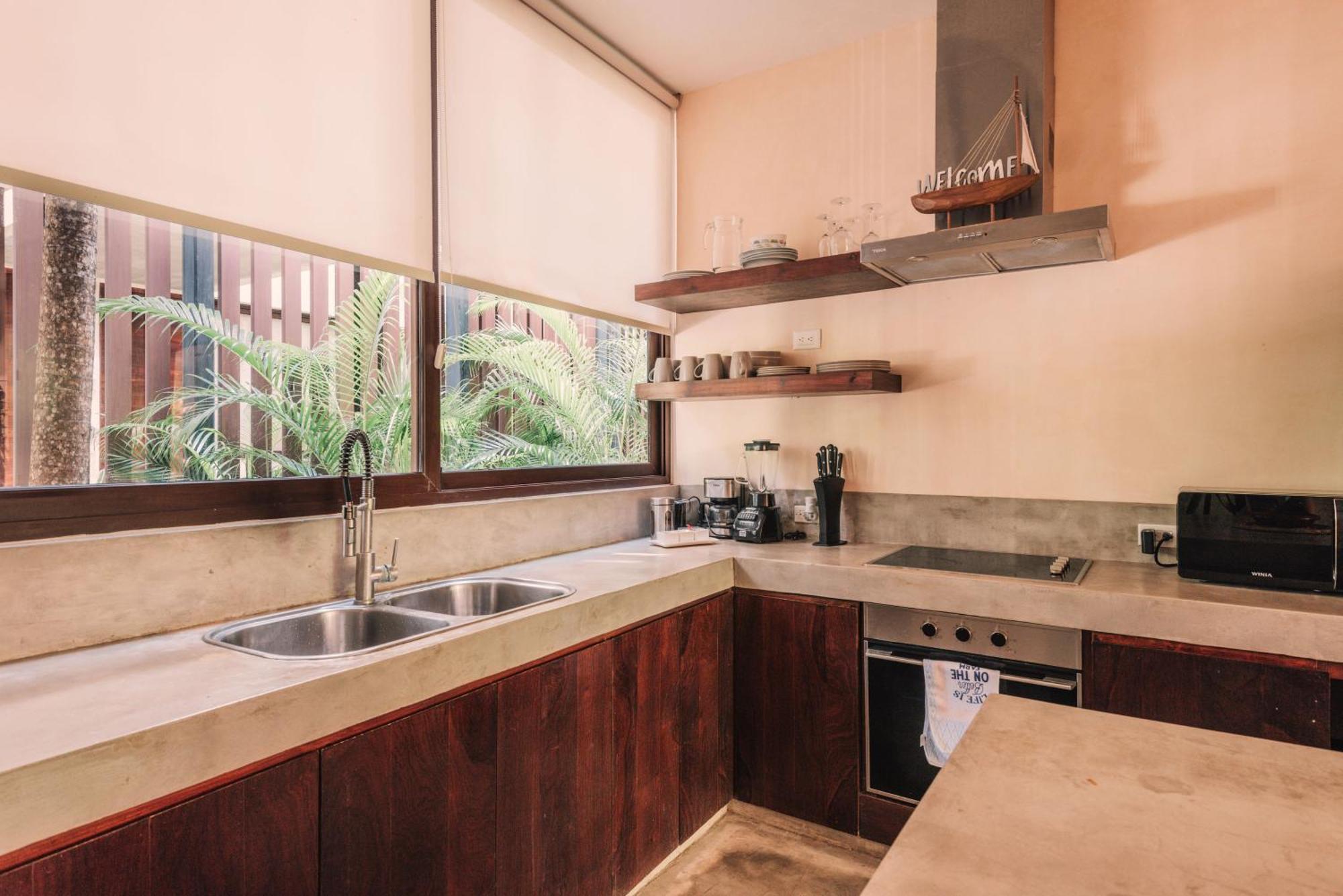 Spacious, Stylish, Comfortable, 2bd 2bth Condo,private Pool 24hr Concierge