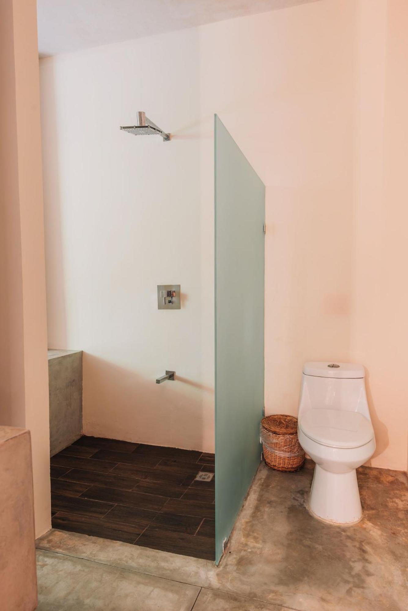 Spacious, Stylish, Comfortable, 2bd 2bth Condo,private Pool 24hr Concierge *