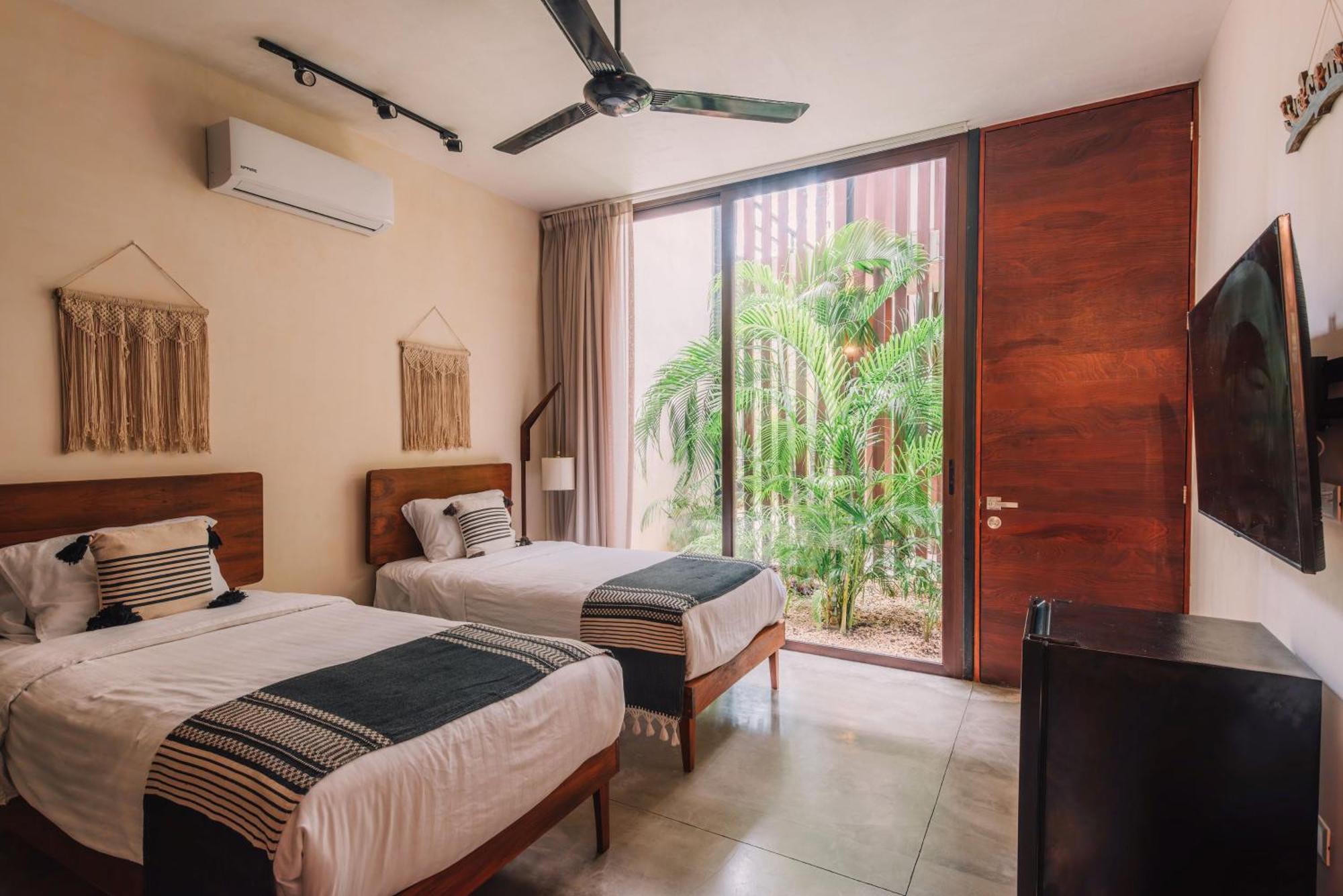Spacious, Stylish, Comfortable, 2bd 2bth Condo,private Pool 24hr Concierge