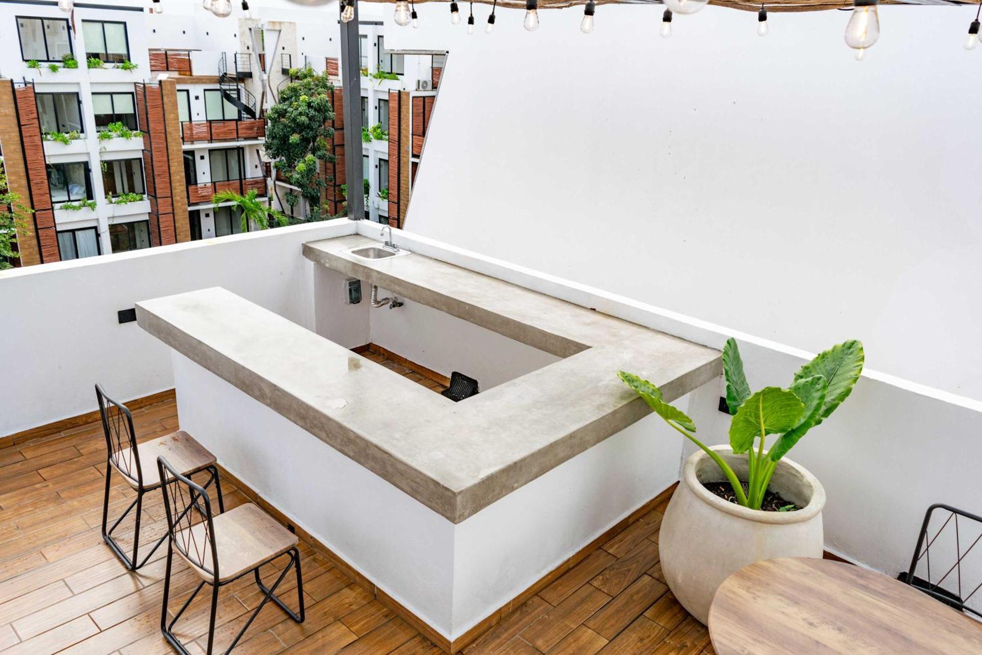 Pool & Rooftop In 2 Bedrooms Apartment
