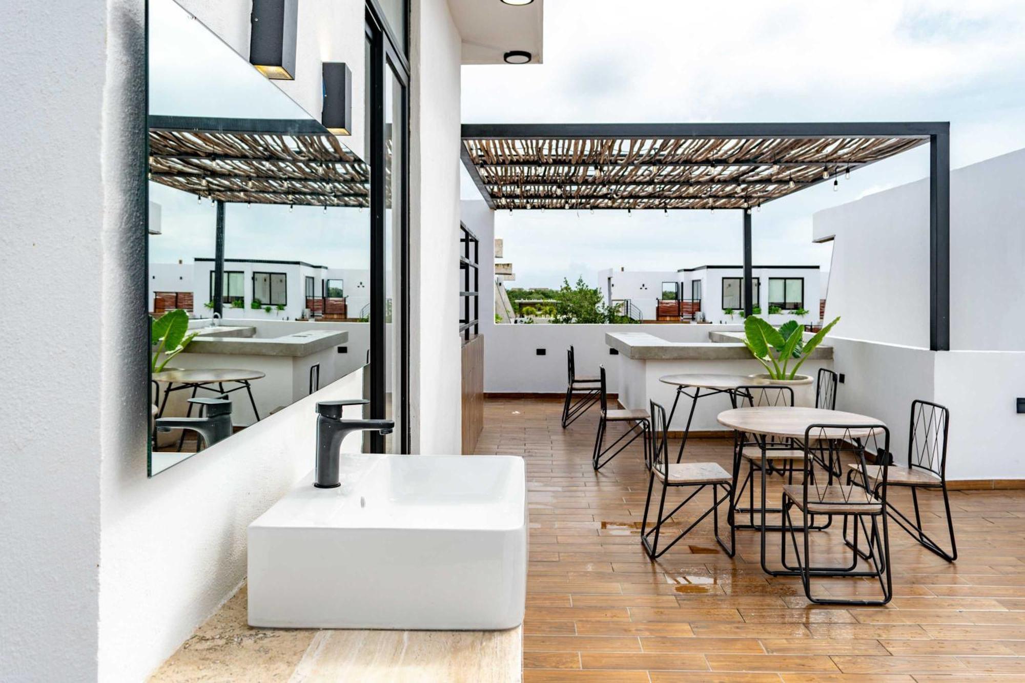Apartment Pool & Rooftop In 2 Bedrooms *