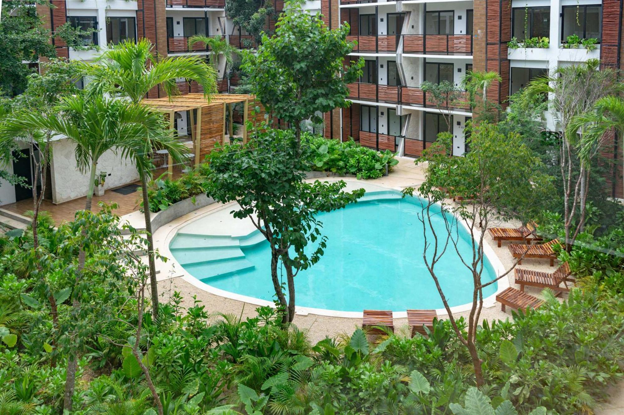 Pool & Rooftop In 2 Bedrooms Apartment