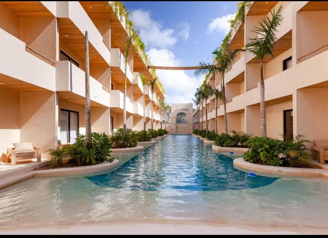 Cocay Lofts 108 Swim Up Apartment