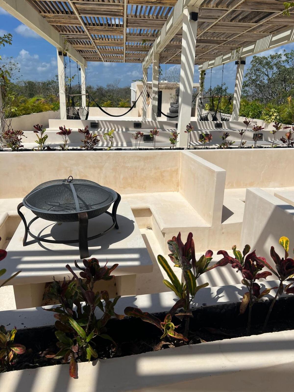 Cocay Lofts 108 Swim Up Apartment *