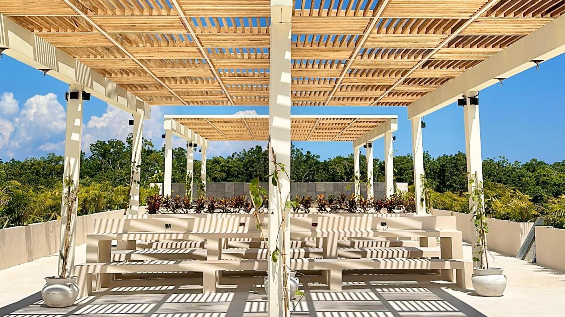 Cocay Welcome To The Jungle Apartahotel