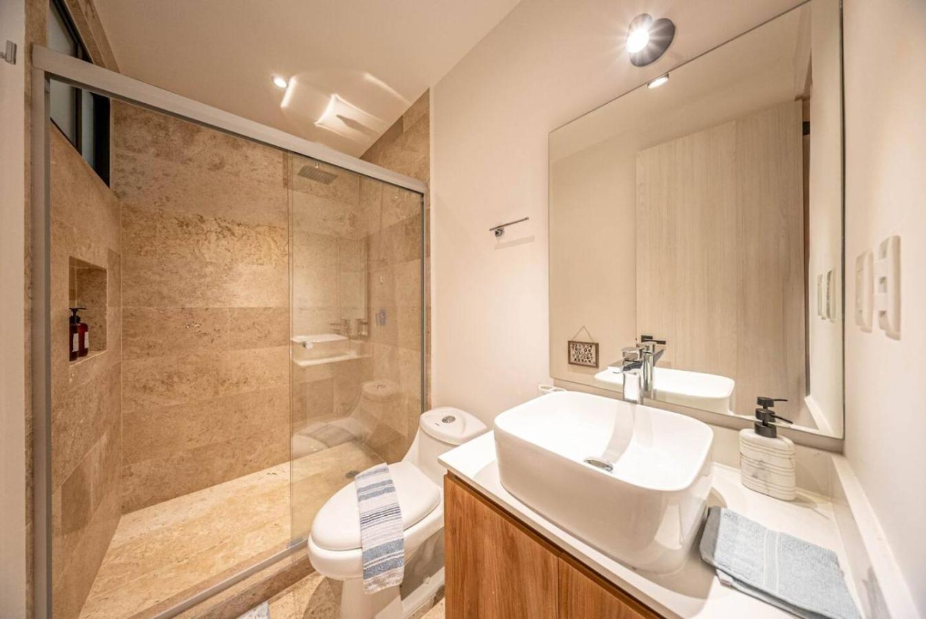 Lux With Rooftop Pool Gym Private Balcony