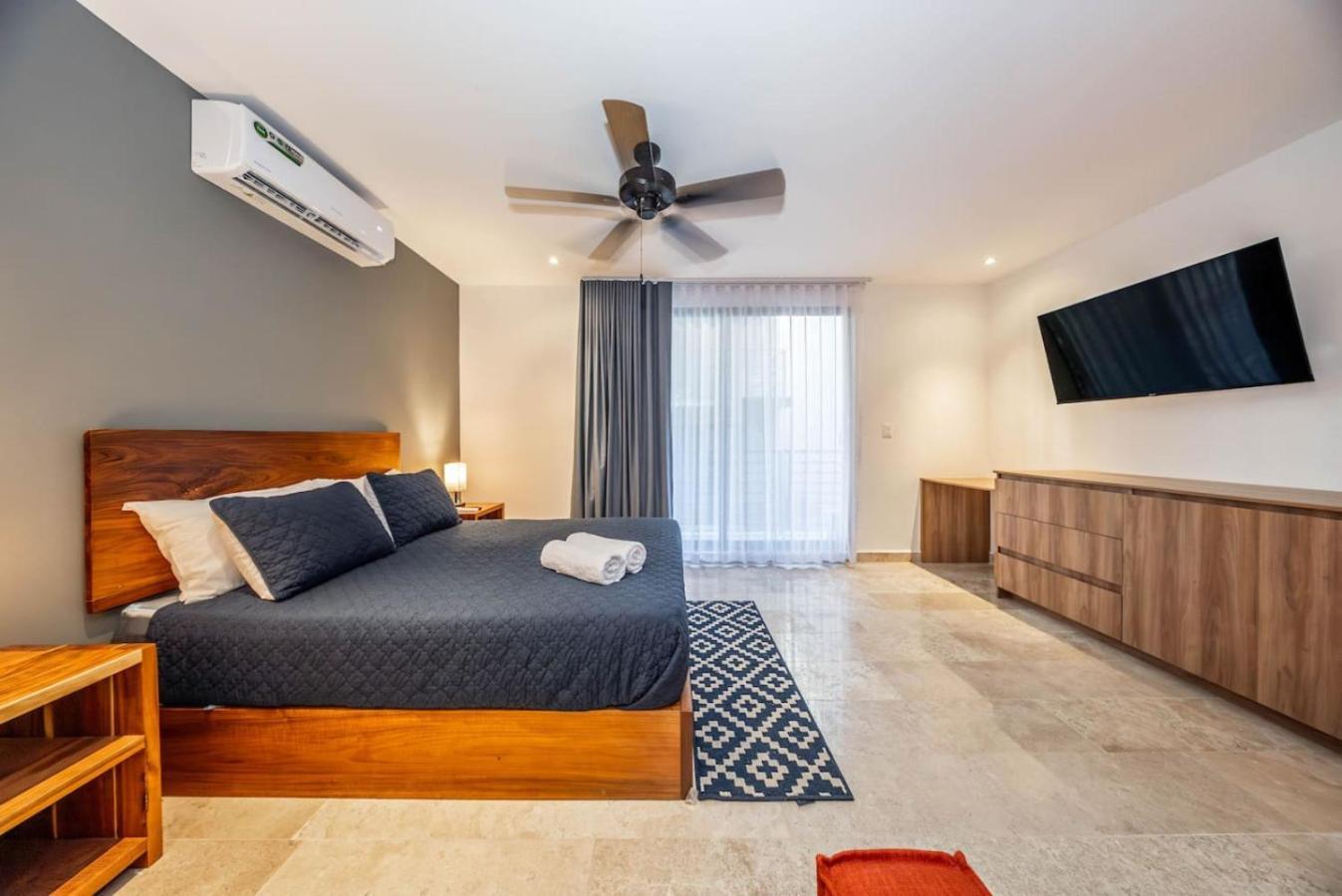 Holiday home Lux With Rooftop Pool Gym Private Balcony *