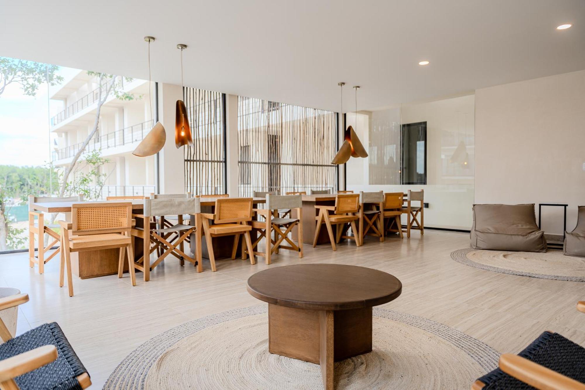 Tropical 2 Bedroom | Private Balcony & Rooftop | Casago Holiday home *