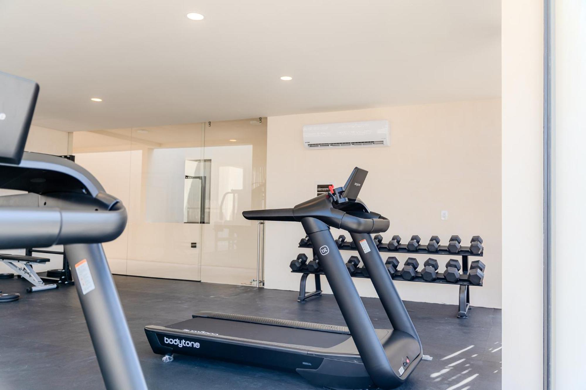 Tropical 2 Bedroom | Private Balcony & Rooftop | Casago Holiday home *