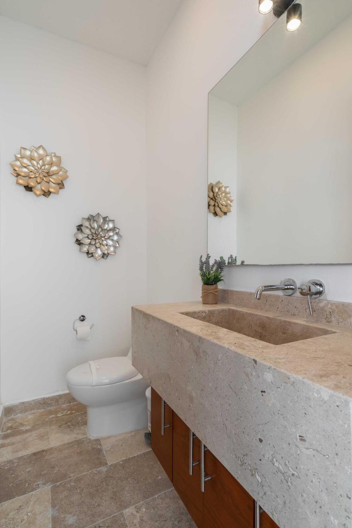 Apartamento Casa Laura - - Private Townhome For 6 Guest - 3 Bedrooms - 5 Beds- Restaurant Walking Distance *