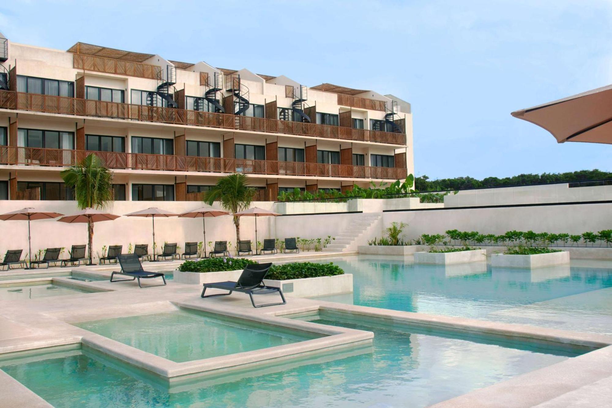 Wyndham Hotel *