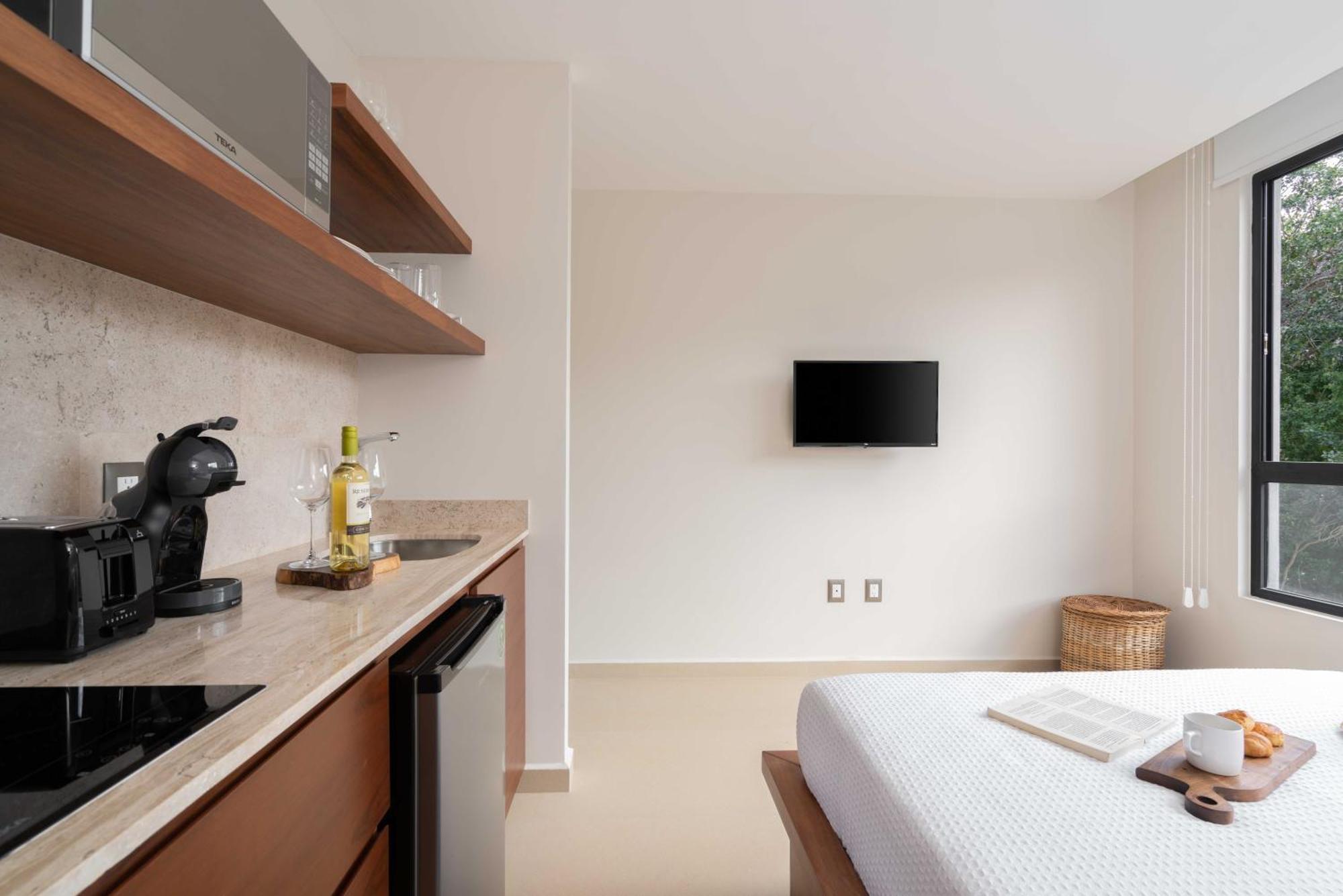 Phimai & Infinity Pool, Fast Wifi, Nespresso & Netflix Apartment *