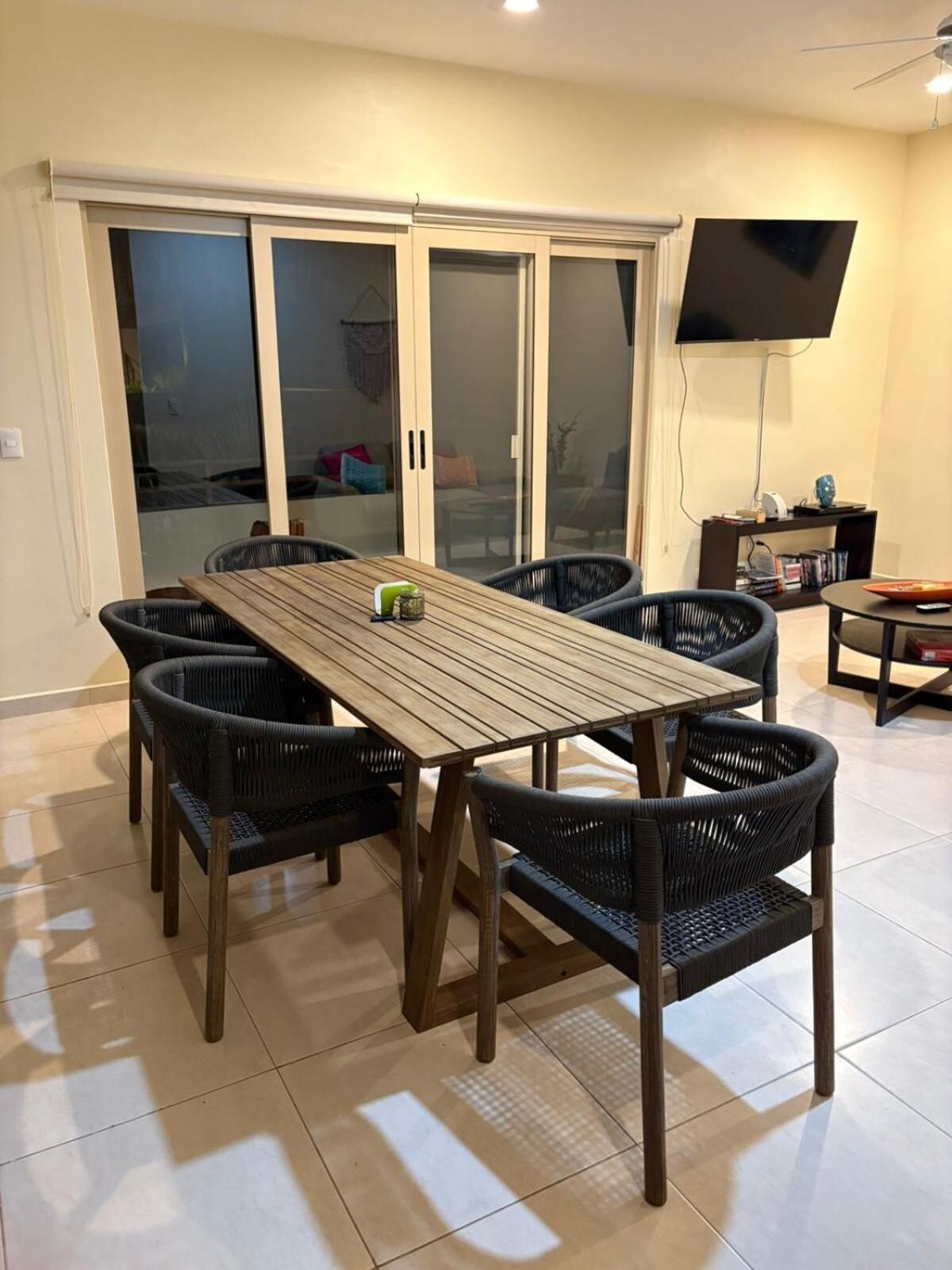 Spacious Penthouse With Private Rooftop & Jacuzzi Apartment