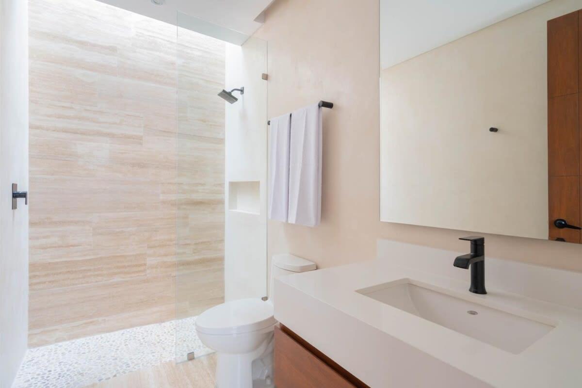 Exclusive 4br In Karanda With Pools And Paddle Villa