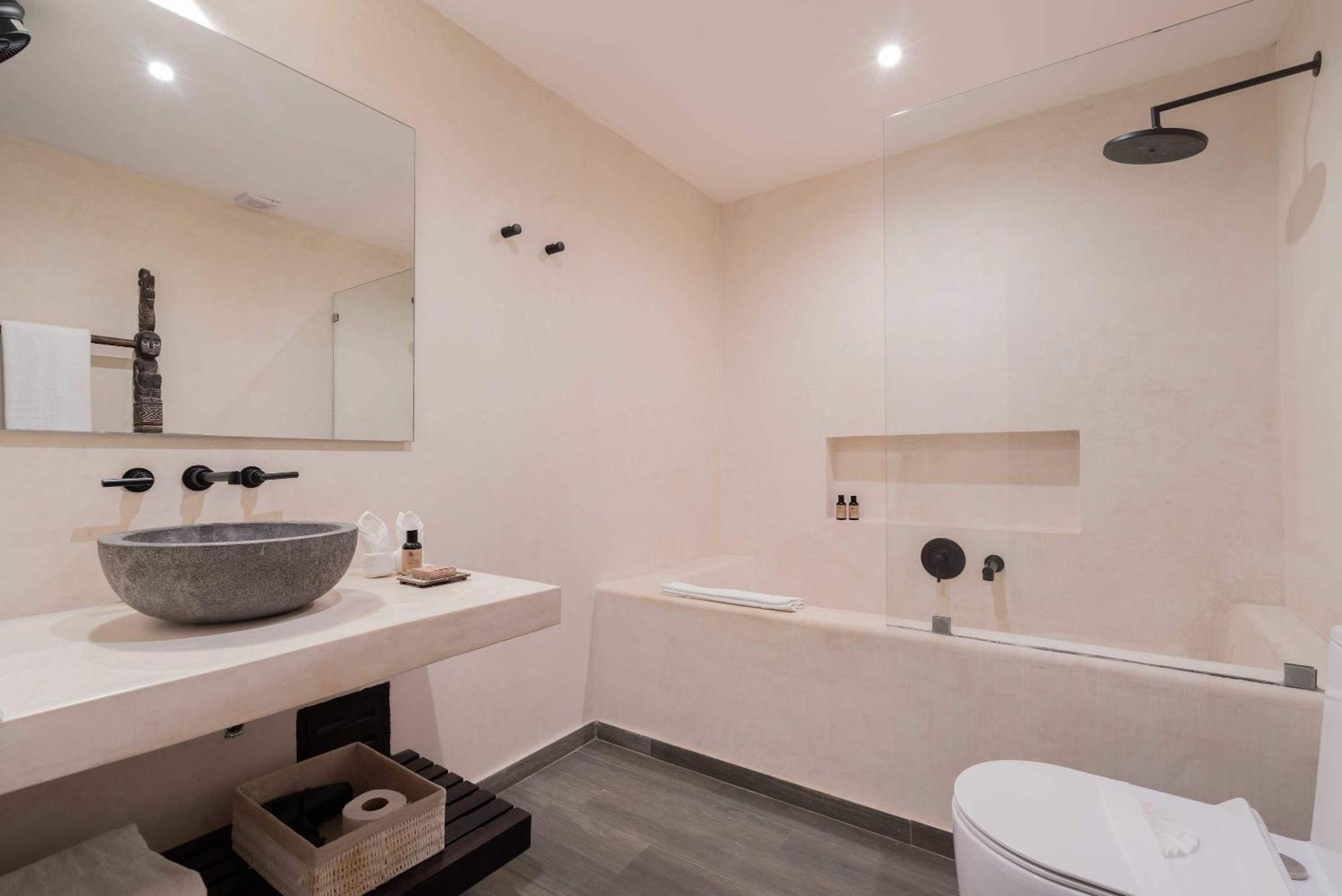 Exclusive 20 Guest Pool Tubs And Concierge Villa Tulum