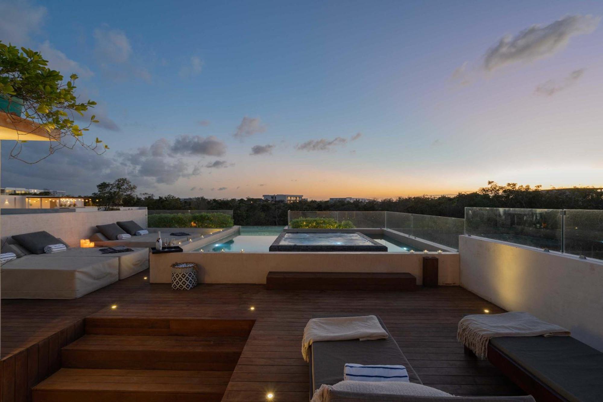 Exclusive 20 Guest Pool Tubs And Concierge Villa Tulum
