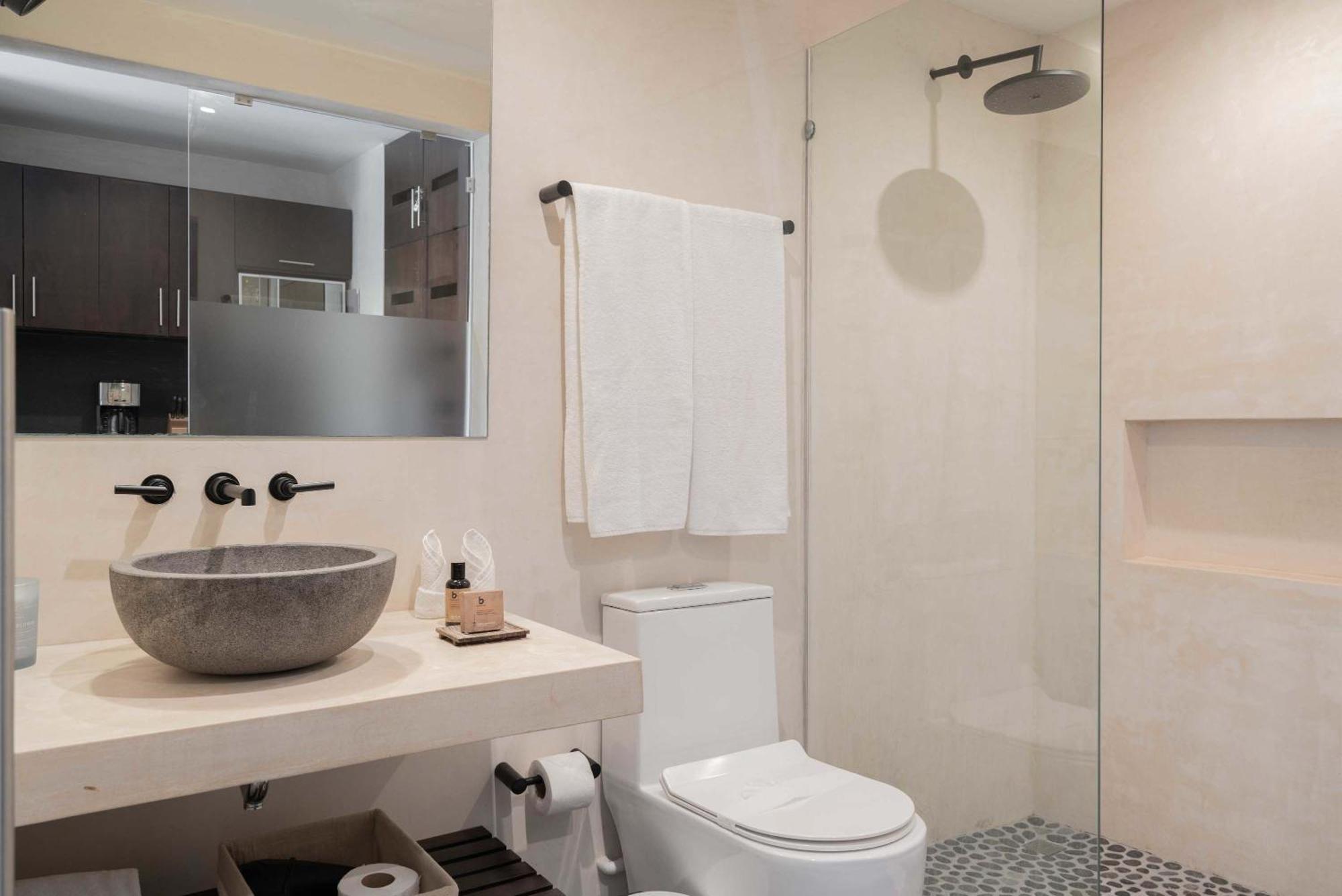 Exclusive 20 Guest Pool Tubs And Concierge