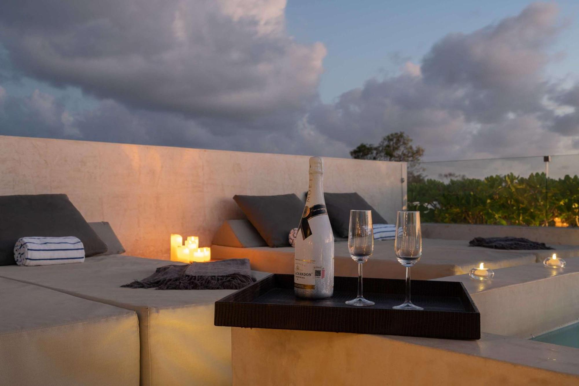 Exclusive 20 Guest Pool Tubs And Concierge Tulum