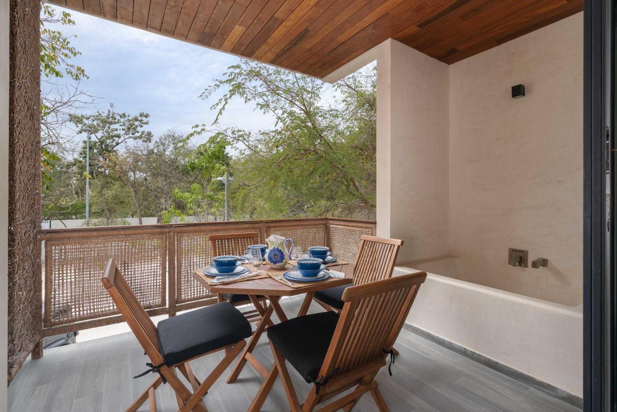 Exclusive 20 Guest Pool Tubs And Concierge Tulum