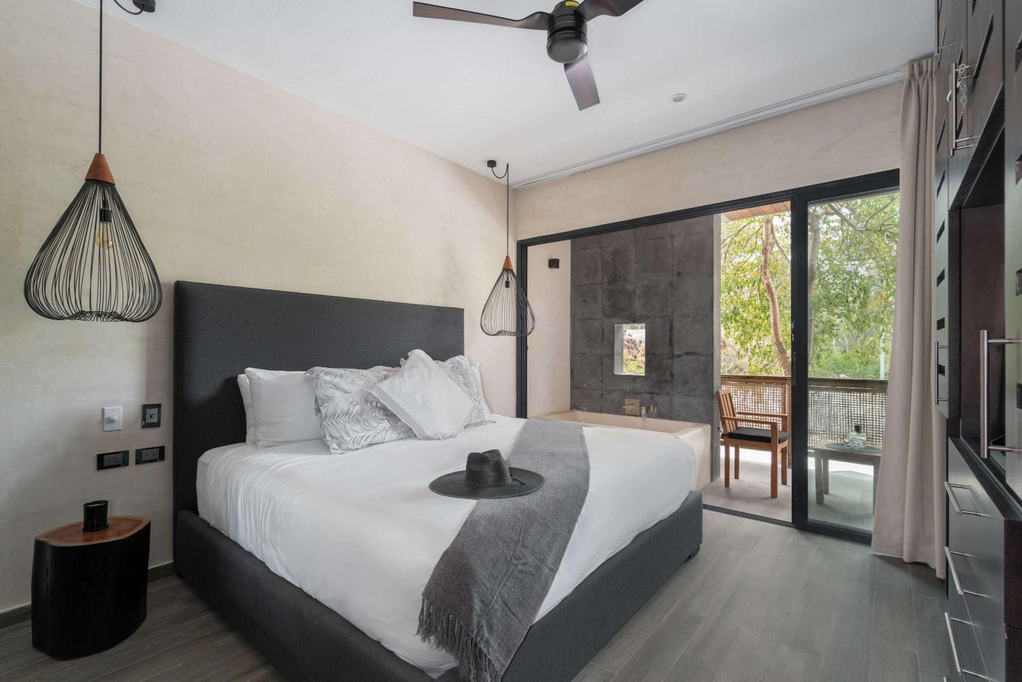 Exclusive 20 Guest Pool Tubs And Concierge