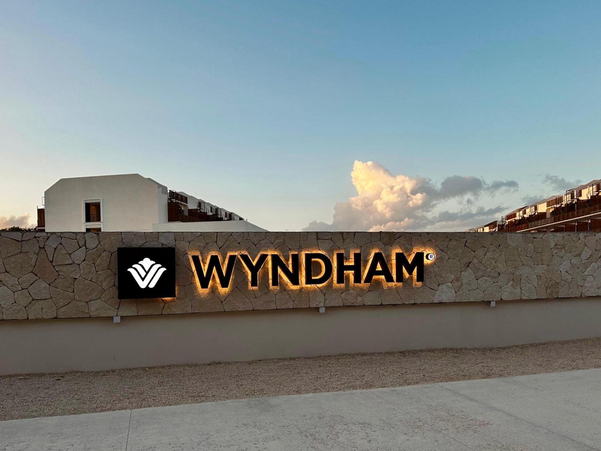 Hotel Wyndham 4*