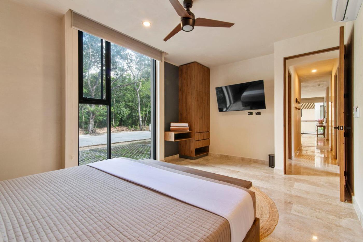 Apartment Boho-chic Retreat Pool Access Near