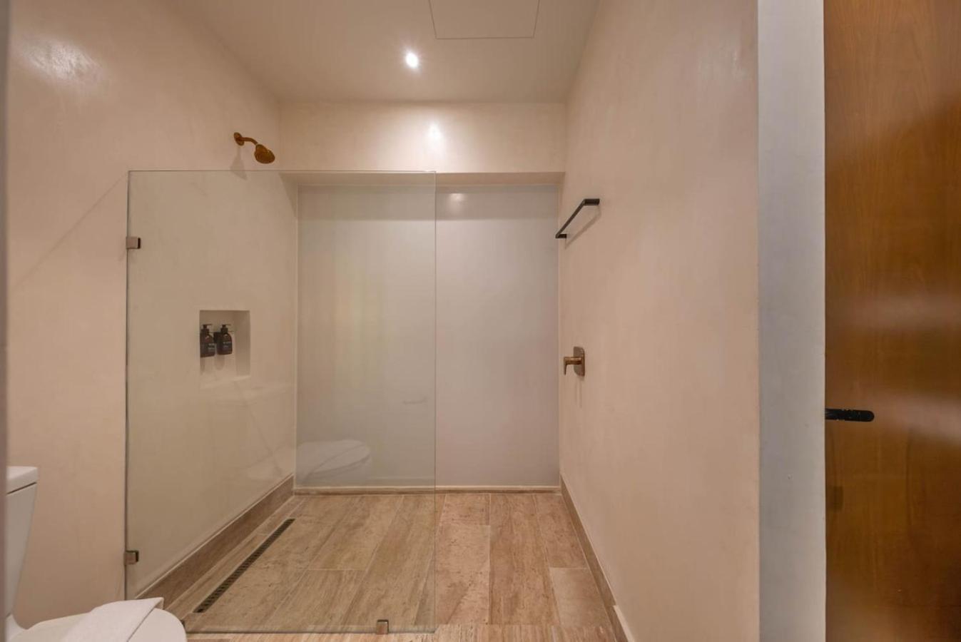 Lux 2br With Rooftop Pool And Close To