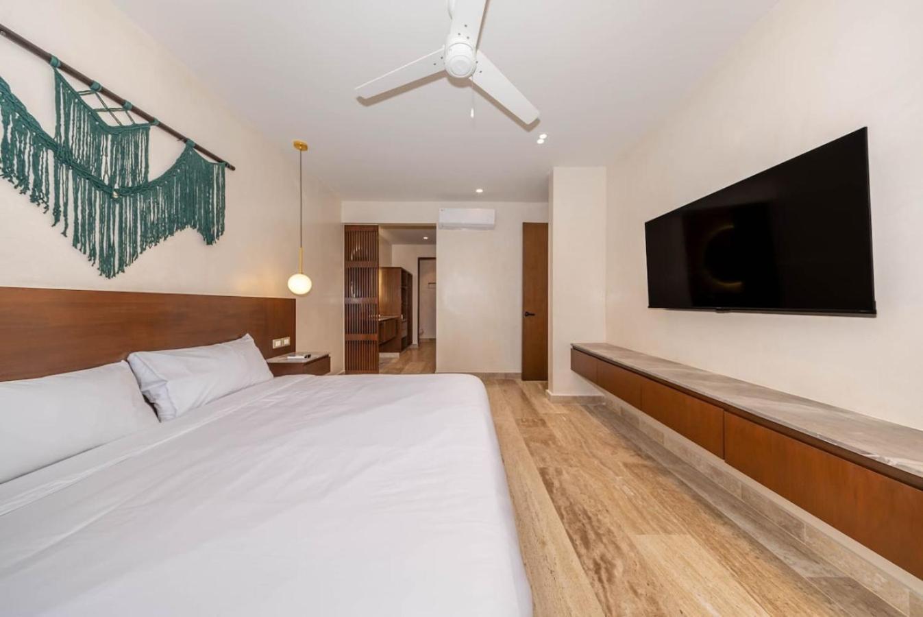 Holiday home Lux 2br With Rooftop Pool And Close To *