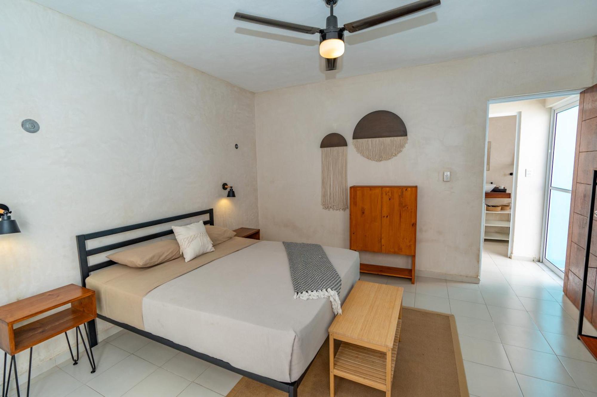 Pretty Downtown House With Private Pool Holiday home *