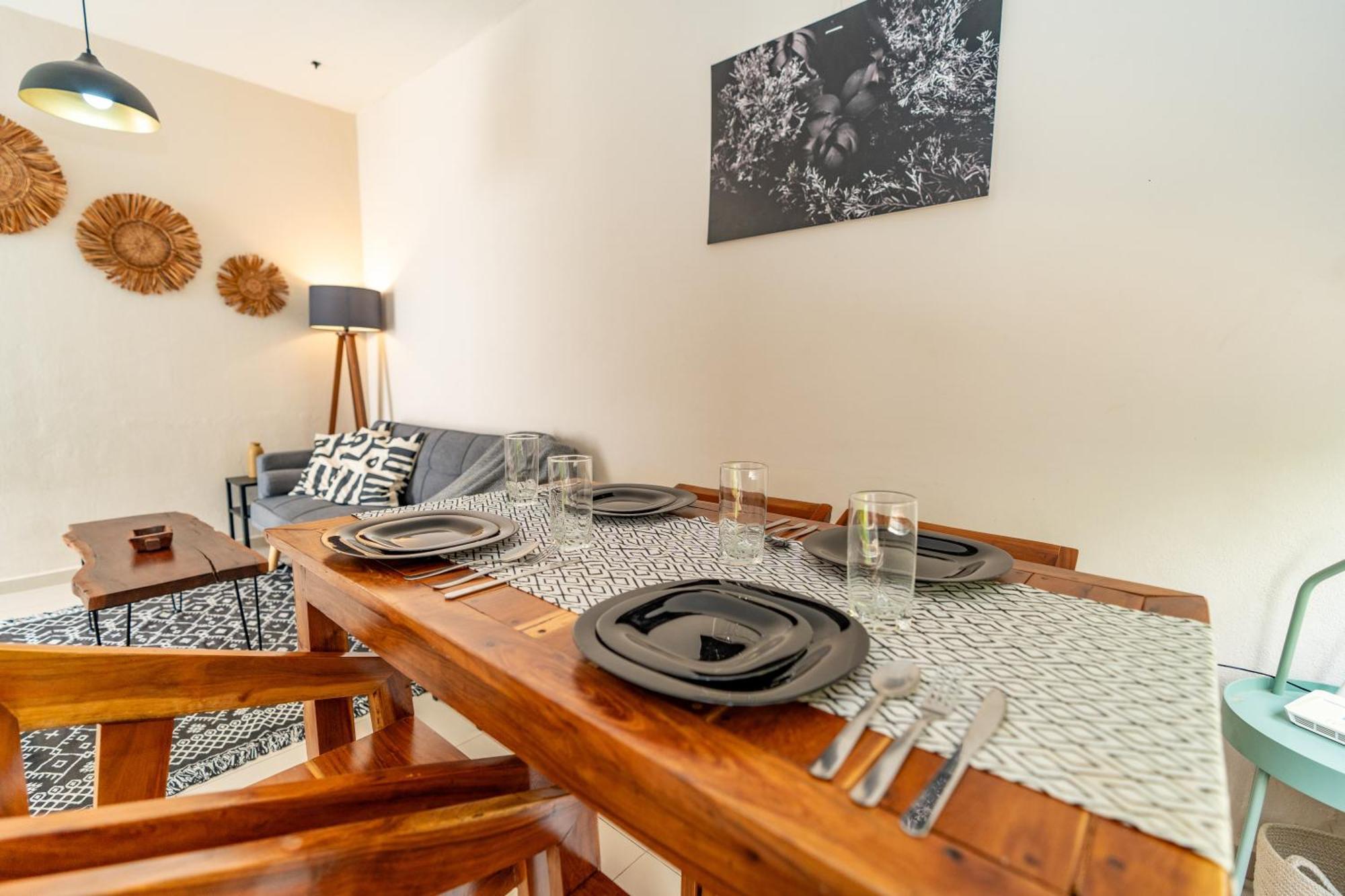 Pretty Downtown House With Private Pool Holiday home