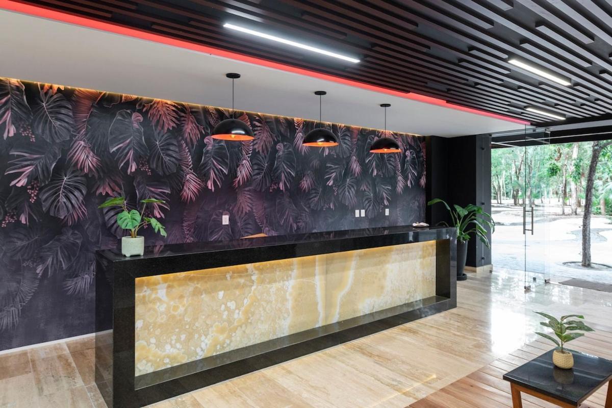 Brand New With King Bed And Rooftop Pool Apartment *