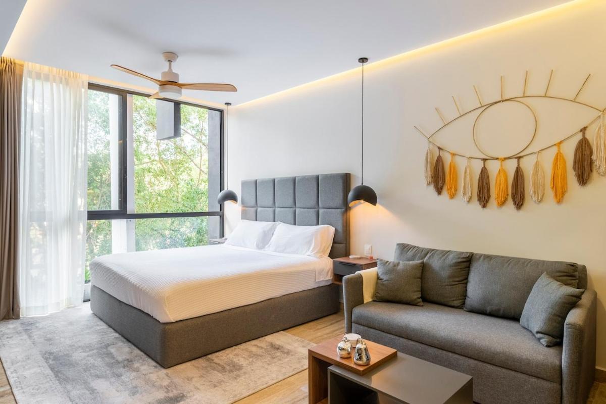 Brand New With King Bed And Rooftop Pool Apartment *