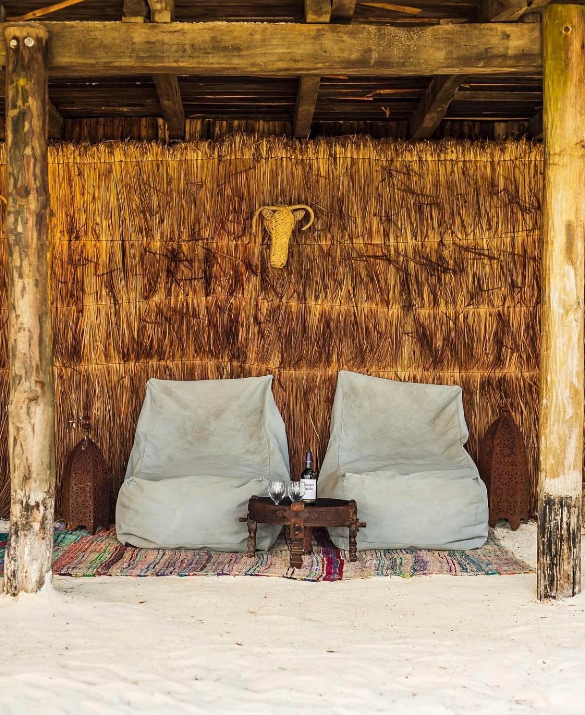 Amana , Front * Tulum