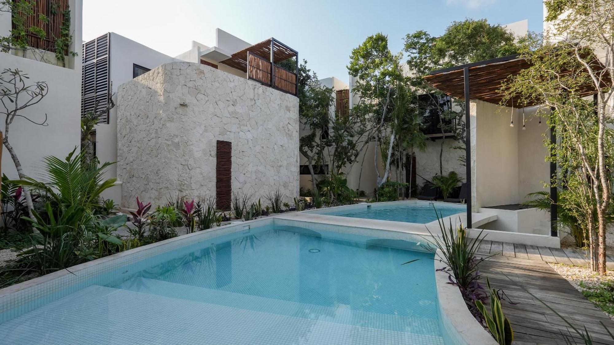 Divine House With Private Roof And Pool Only 1km From The