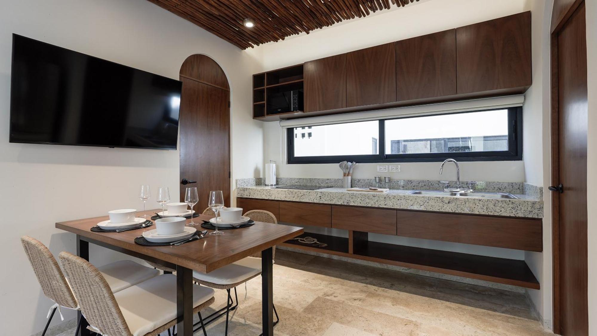 Divine House With Private Roof And Pool Only 1km From The