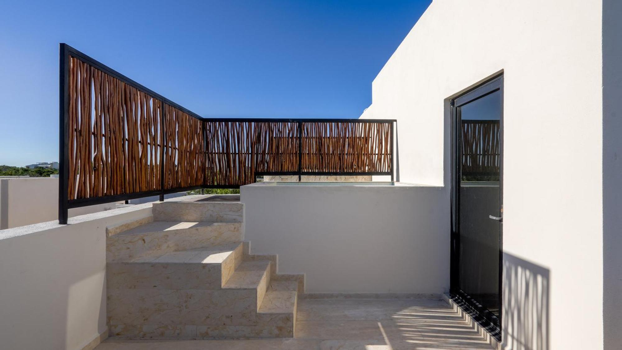 Divine House With Private Roof And Pool Only 1km From The