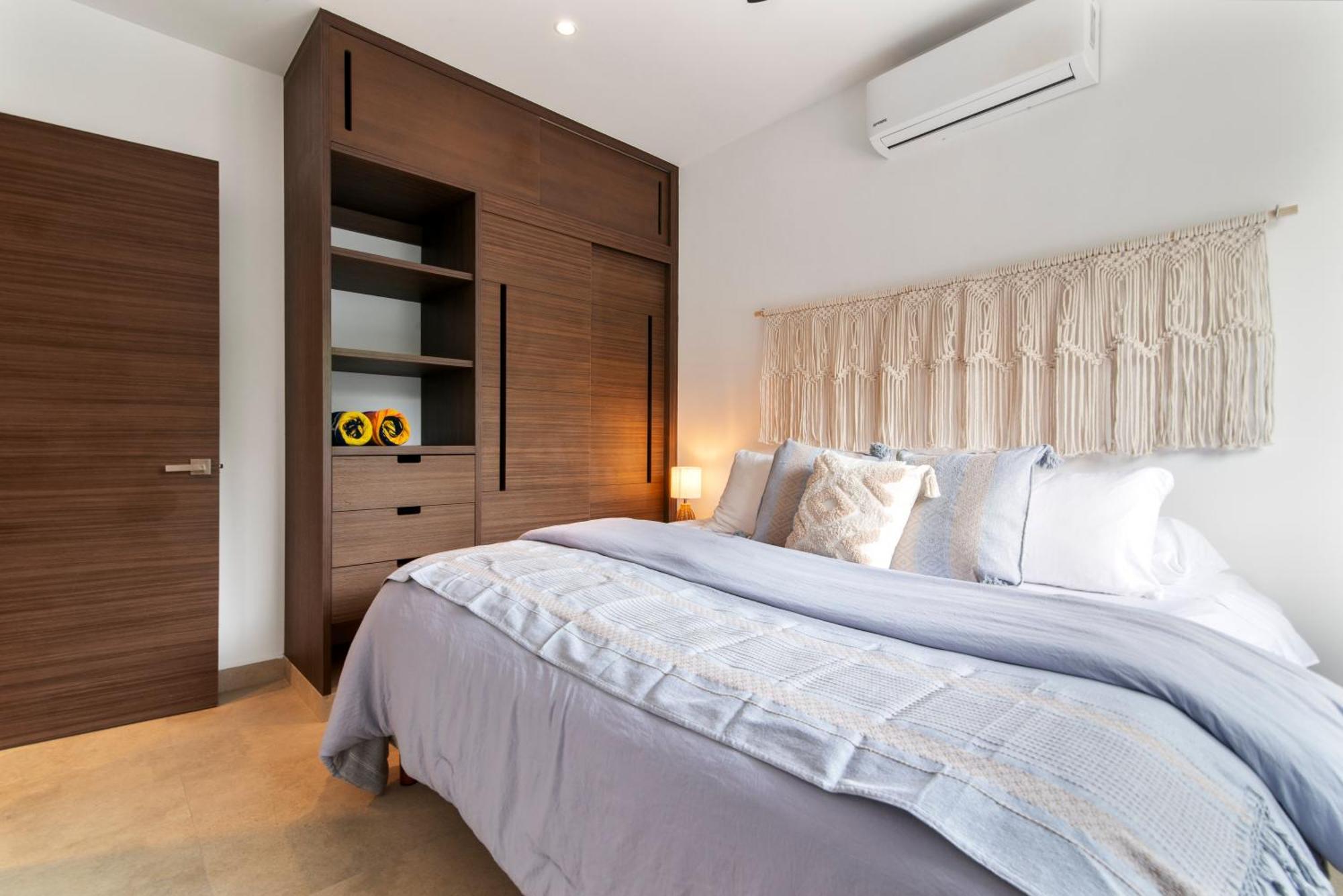 Encanto Private Balcony 2 Pools Gym Only 5 Minutes To Beaches Apartment