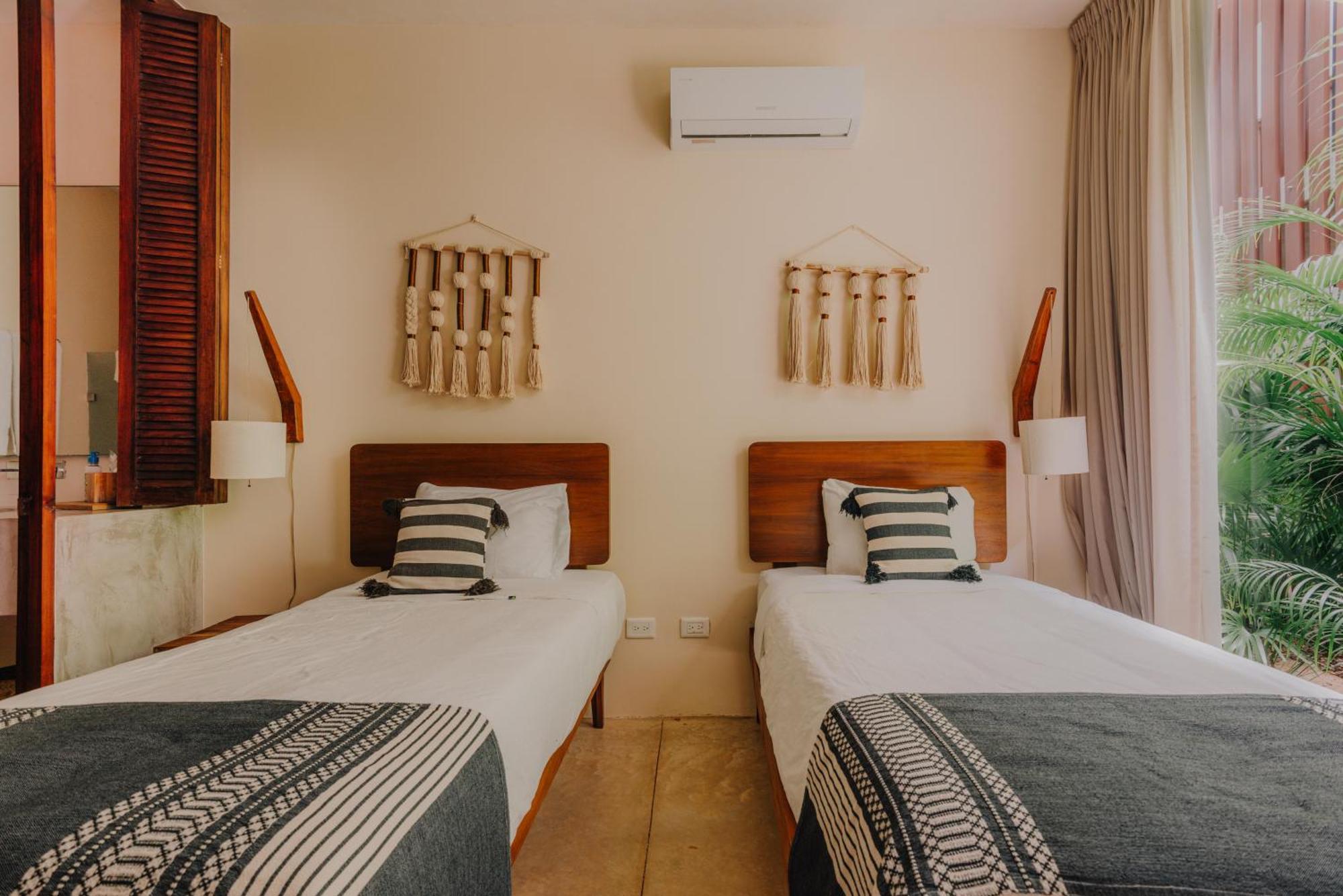 Aparthotel Spacious, Stylish, Comfortable, 2bd 2bth Condo,private Pool 24hr Concierge *
