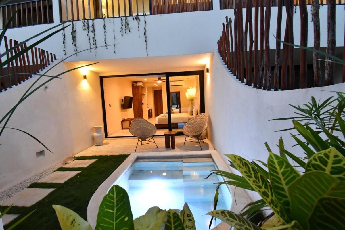 Loch By The Spot * Tulum