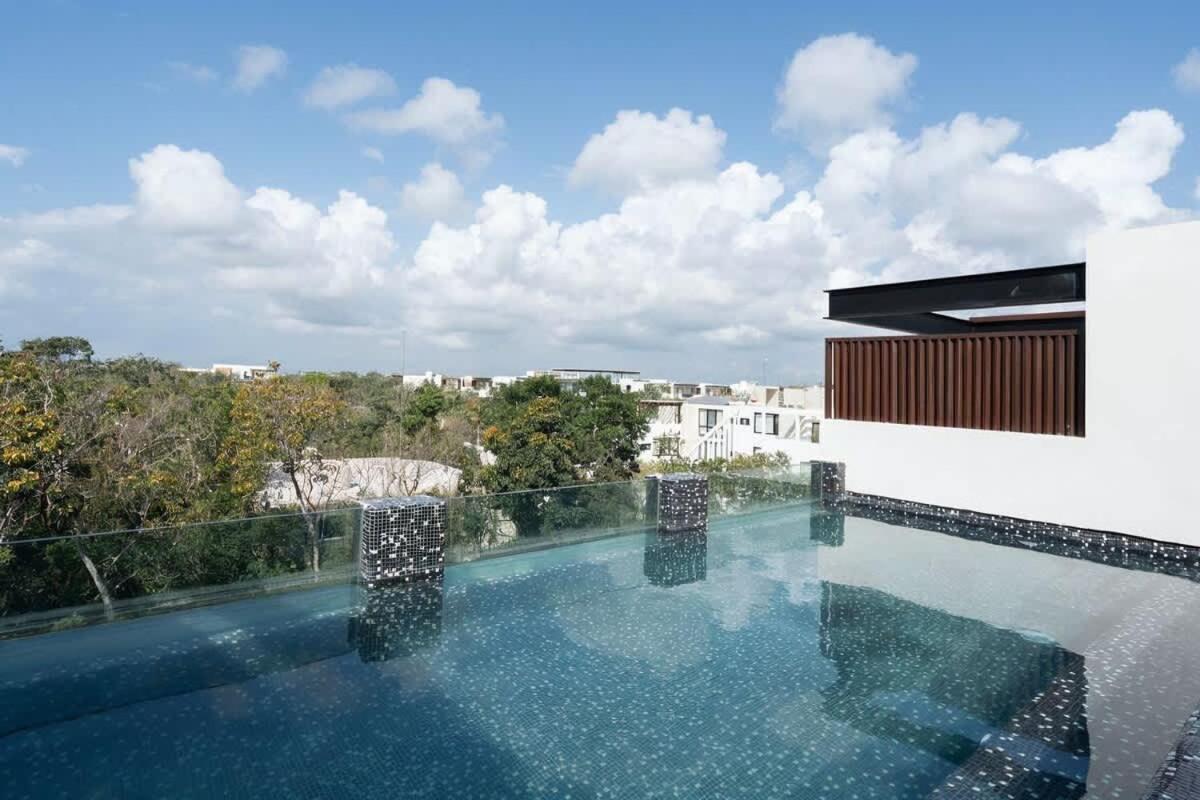 Hyde Office Master King With Common Rooftop Pool Gym Wfi