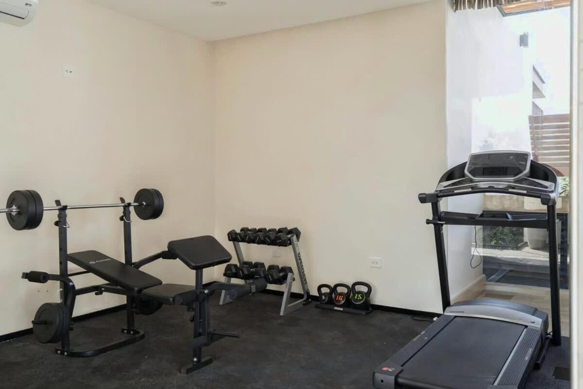 Apartment Hyde Office Master King With Common Rooftop Pool Gym Wfi