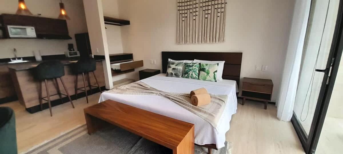 Apartment Hyde Office Master King With Common Rooftop Pool Gym Wfi