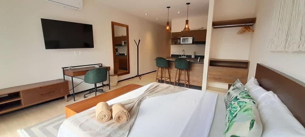 Hyde Office Master King With Common Rooftop Pool Gym Wfi Apartment *